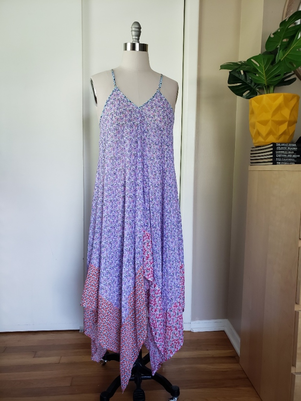 Jessica Simpson Handkerchief Hem Dress Size Medium